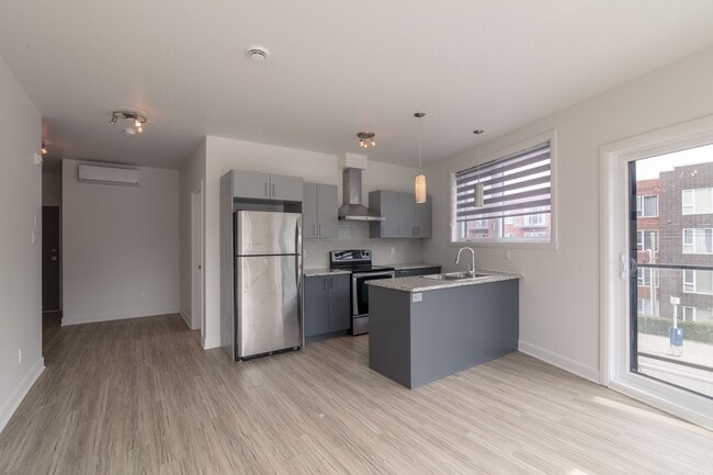 Building Photo - 6600 Av De Darlington