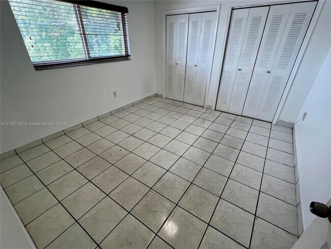 Foto del edificio - 2600 NW 14th St