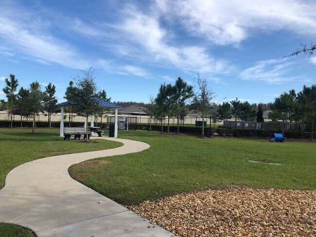 Building Photo - 3/2 house no carpet located in Sun City Center