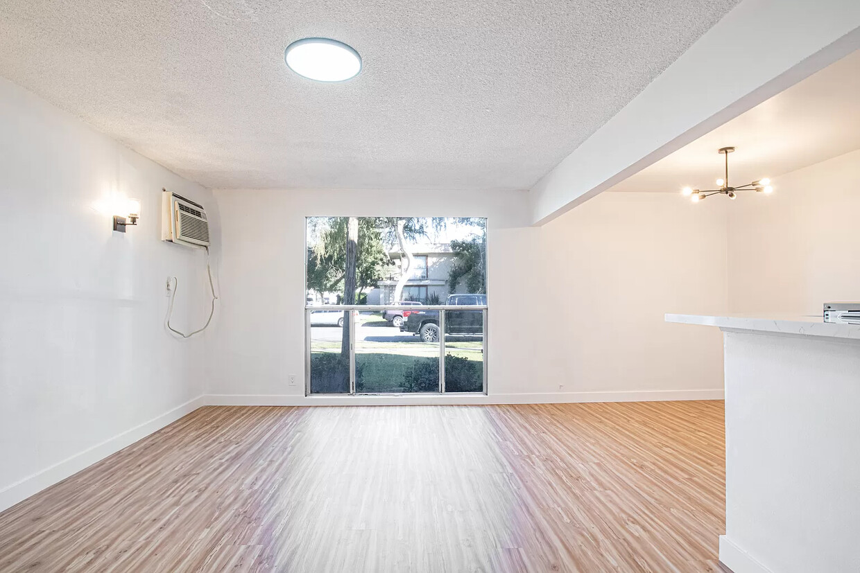 Foto principal - 545 W 14th St