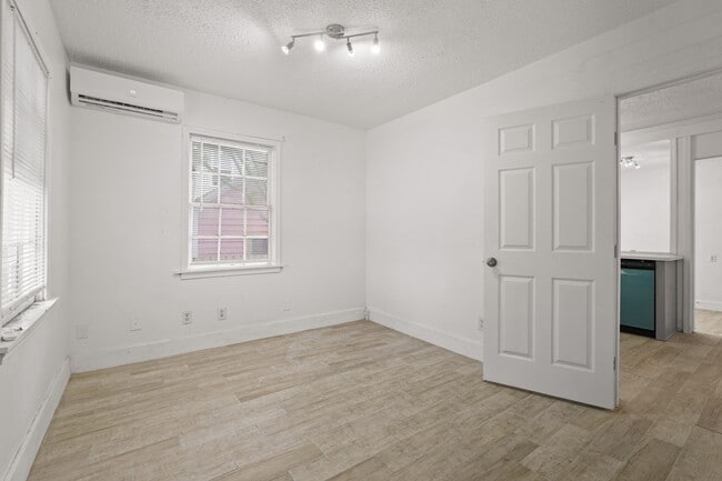 Building Photo - 1415 Church St