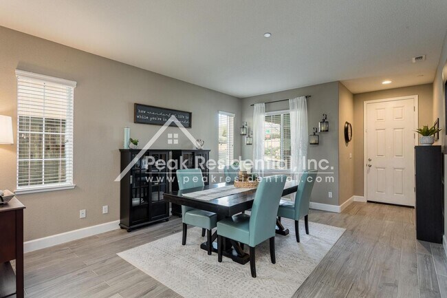Foto del edificio - Beautiful Newer 4bd/3ba Folsom Home with 2...