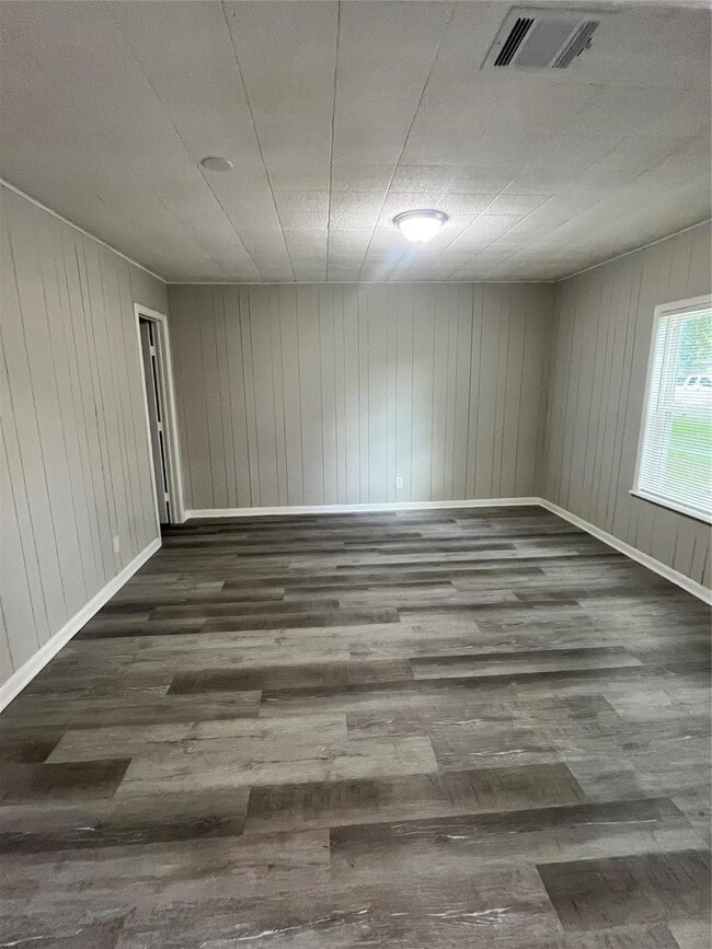 Building Photo - 1001 Mac Dr