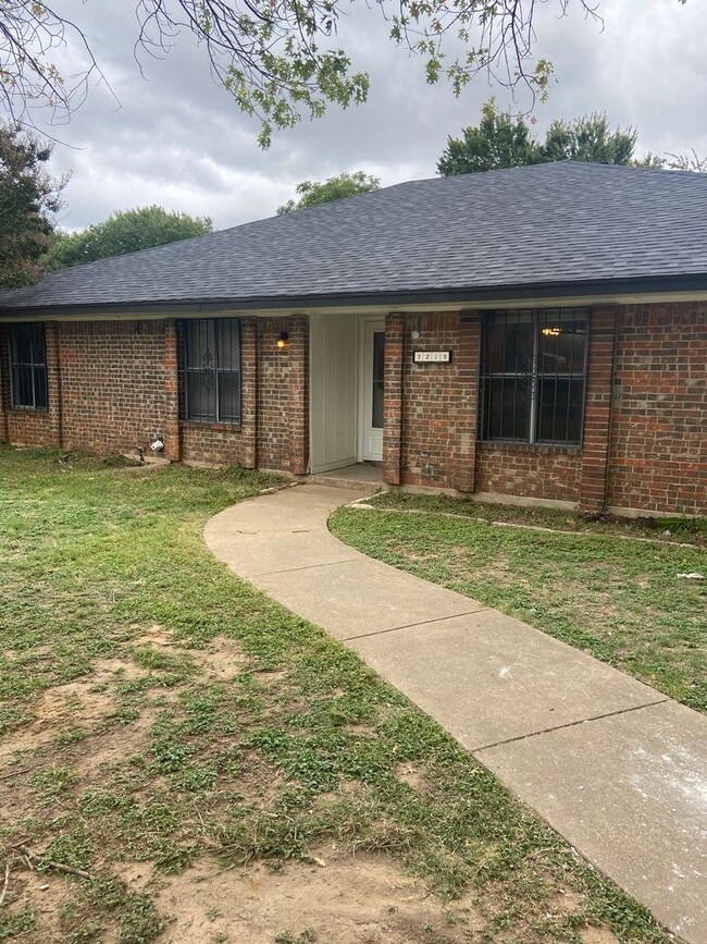 Photo - Blend of comfort and convenience House