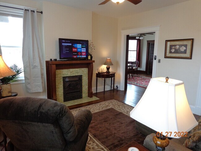 Decorative FP. View to DR - 3003 Junietta Ave