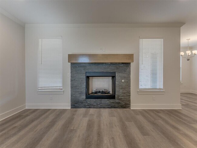 Foto del edificio - 1325 Monterey Dr