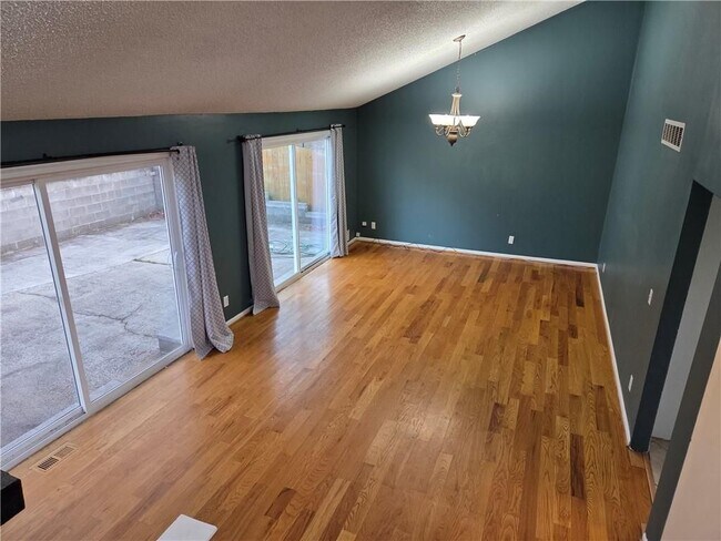 Building Photo - 3288 Timber Bluff Dr NE