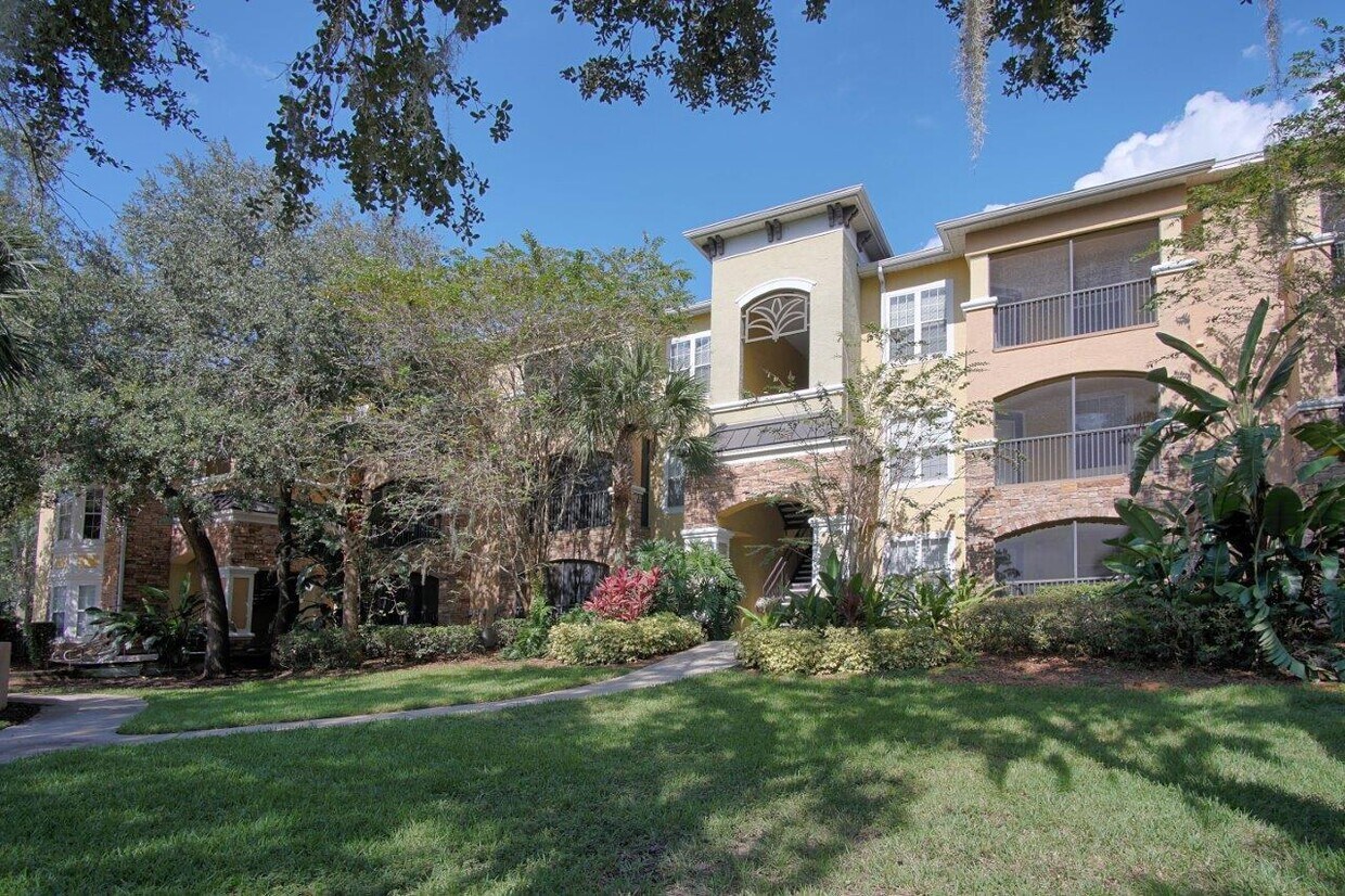 Foto principal - 10019 Courtney Palms Blvd