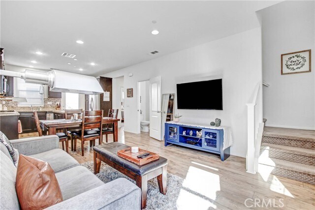 Foto del edificio - 319 Paseo Gusto