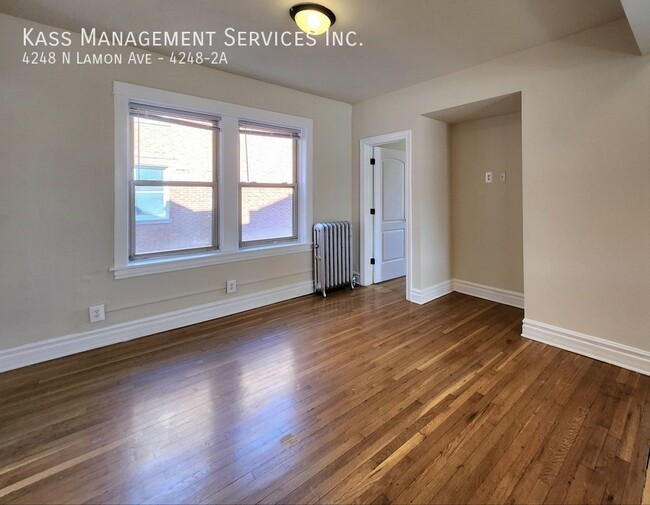 Foto del edificio - Perfect Portage Park Rehabbed 2 bed with H...