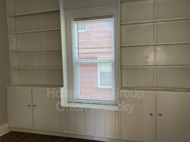 Building Photo - 2140 Glenworth Ave