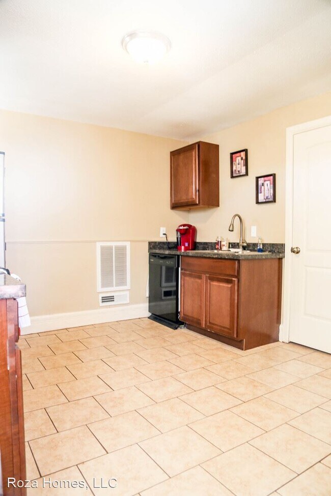 Building Photo - 1 br, 1 bath House - 1122 E Walnut Apt