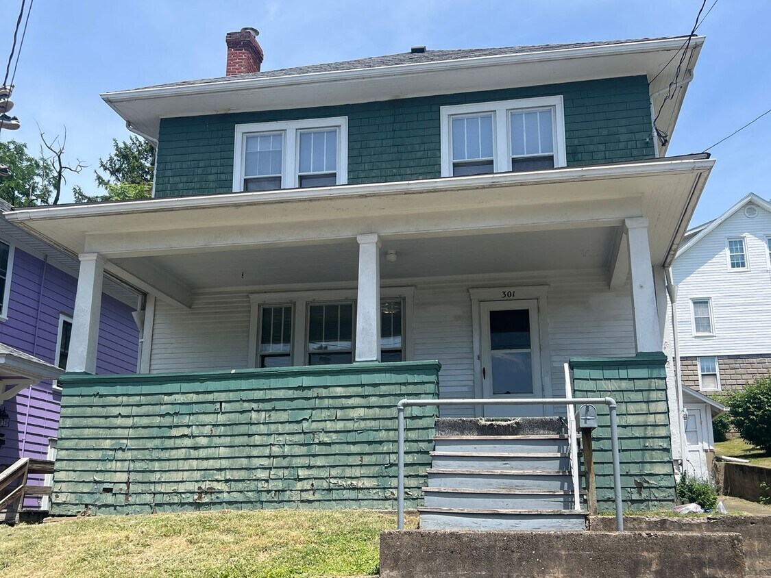 Primary Photo - Downtown - 3 Bedroom House - Available 05/...