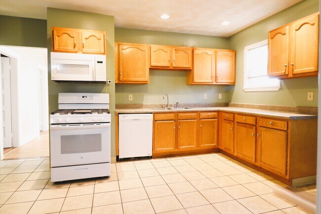 Spacious and clean kitchen - 46 Margaret St