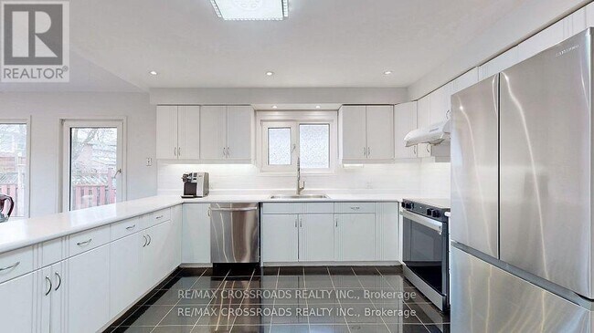 Building Photo - 72 Kerrigan Crescent