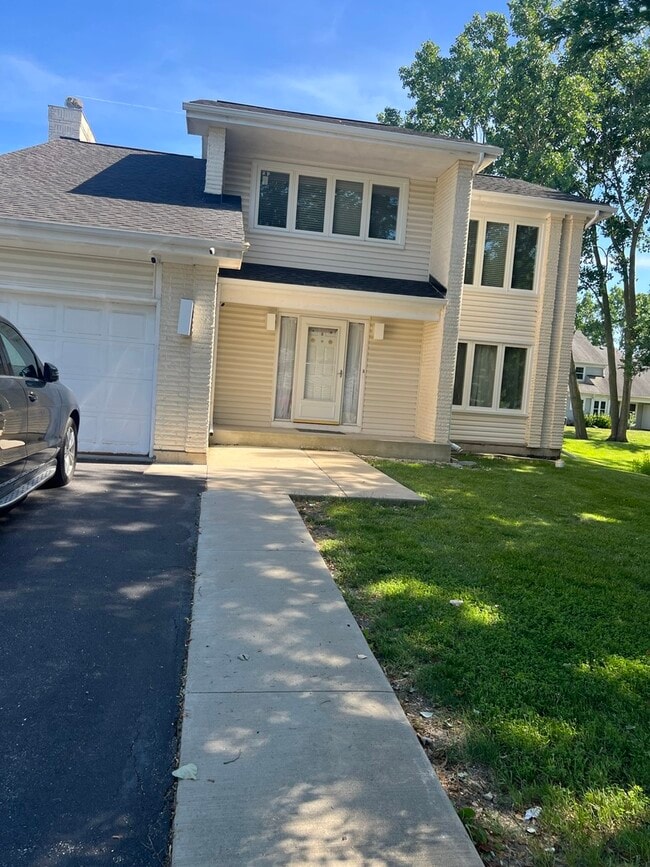 Building Photo - 745 Waverly Ln