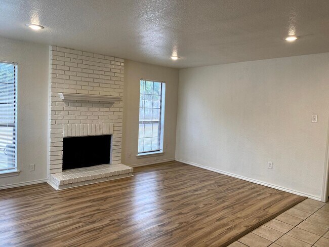 Foto del edificio - Nice downstairs fourplex unit with 2 bedro...