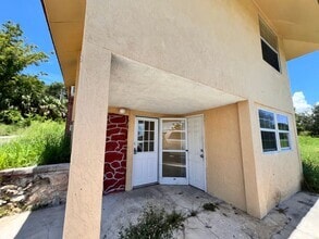 Building Photo - 613 N Dixie Ave