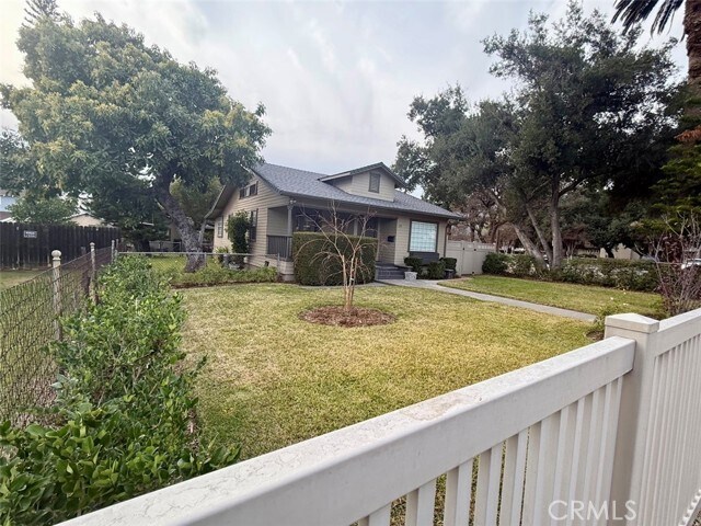 Foto del edificio - 119 N Cullen Ave