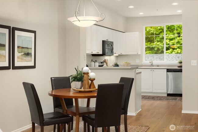 Foto del edificio - 16125 Juanita Woodinville Way NE