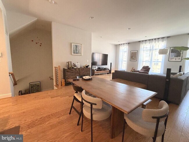 Foto del edificio - 12305 W Oaks Dr