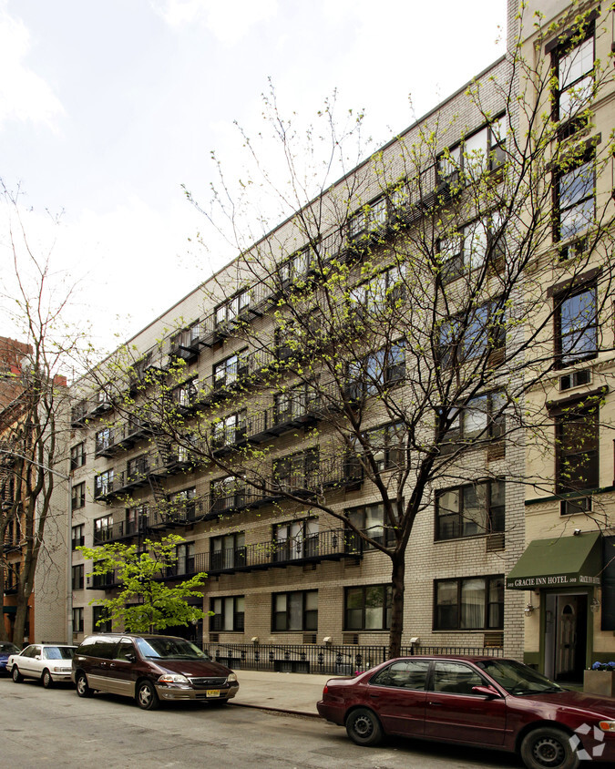 Primary Photo - 504 E 81st St