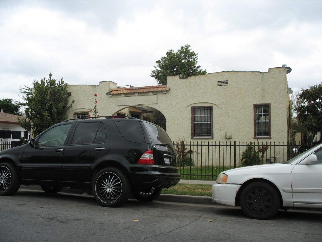 Primary Photo - 1211 E 71st St