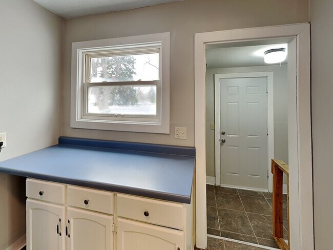 Building Photo - LEASING SPECIAL!! 2 Bedroom, 1 Bathroom Ho...