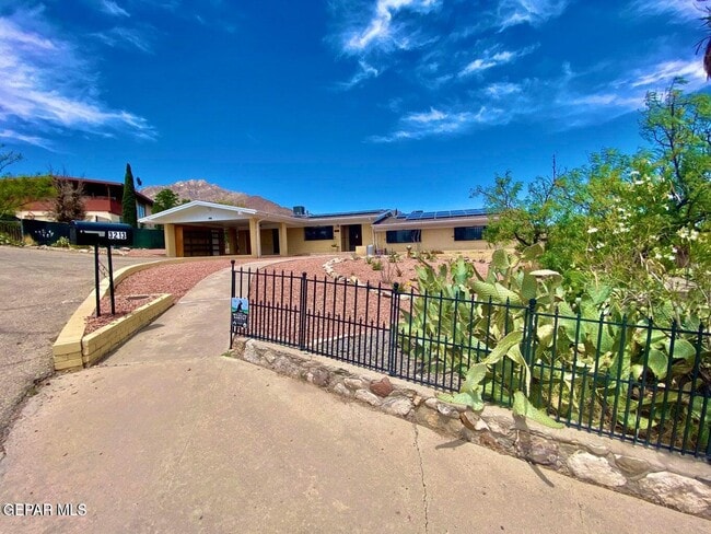 Building Photo - 3213 El Morro Rd