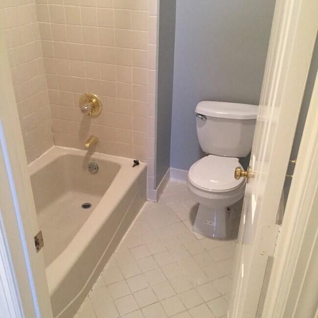 Foto del edificio - Green Hills CONDO PRIME location!!!!