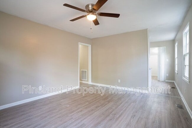 Building Photo - 817 Isley St