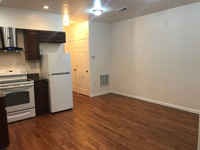 Kitchen - 1520 Moore St