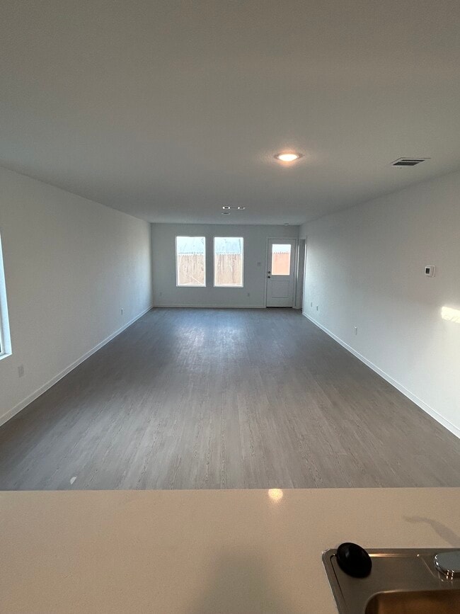 Building Photo - 1521 Hummock Steep
