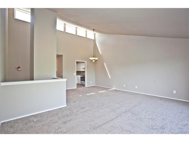 Building Photo - 14 Shakespeare Dr