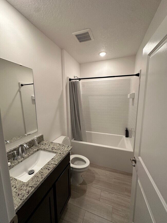 Foto del edificio - 268 Pioneer Ave NE