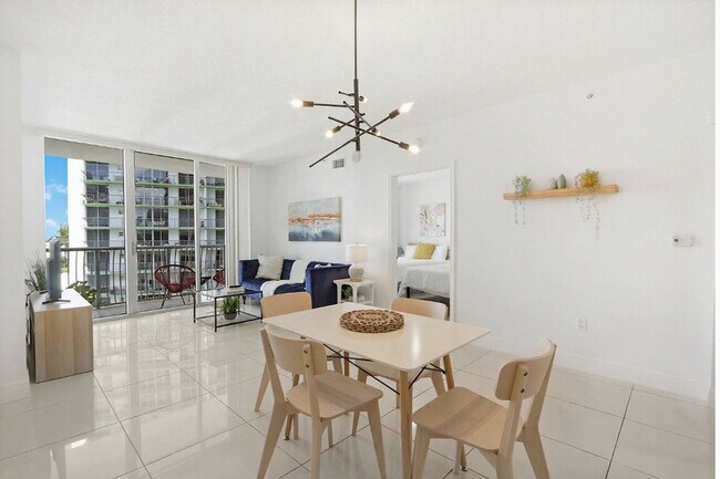 Foto del edificio - 1750 N Bayshore Dr