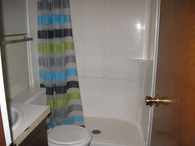 Building Photo - PRELEASING for AUGUST! Close to Campus