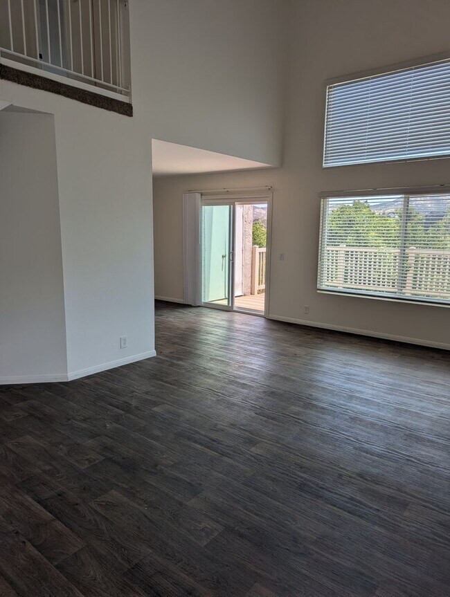 Foto del edificio - 3 Bed/2 Bath Townhome in Poway