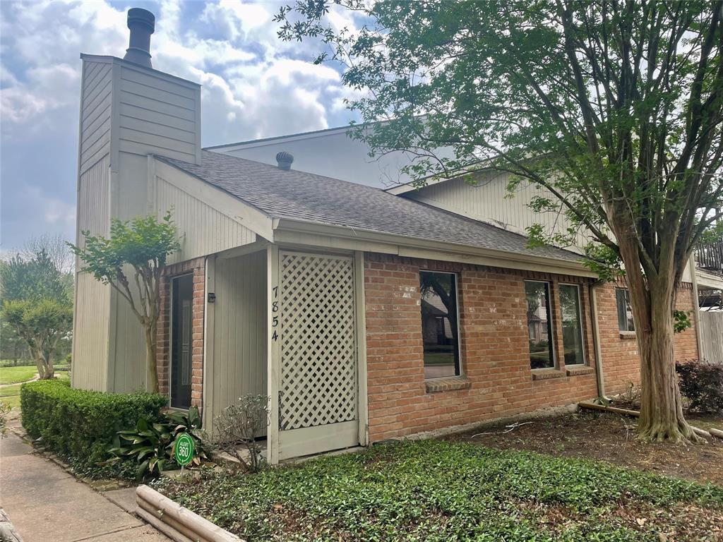 Foto principal - 7854 Green Lawn Dr