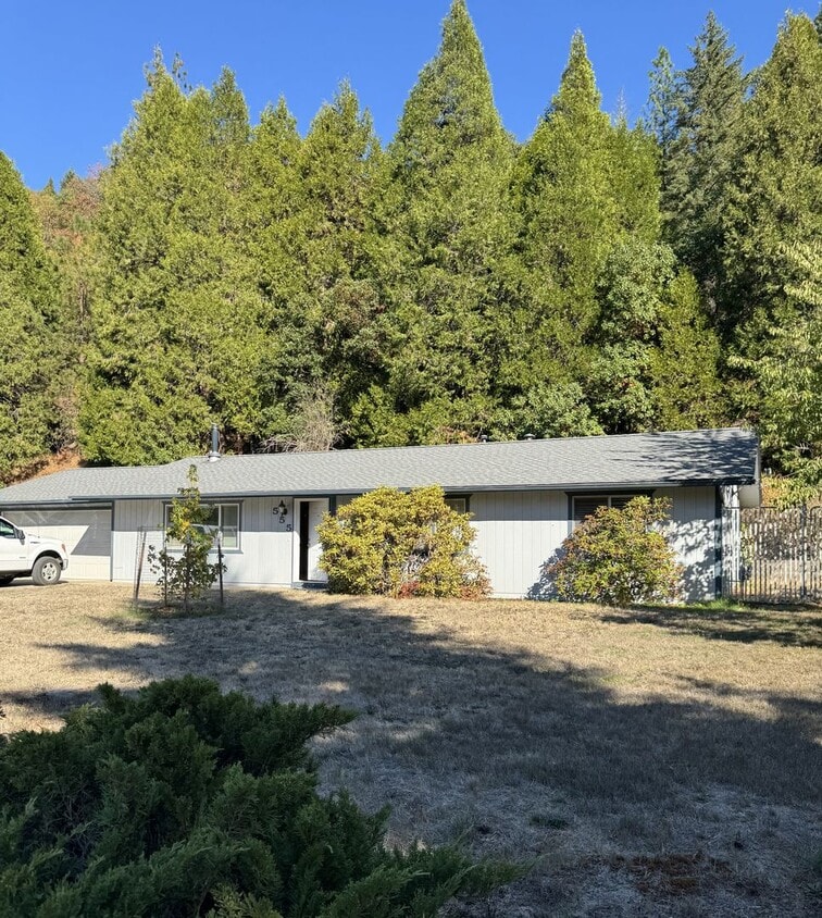 Primary Photo - Canyonville 3 Bedroom 2 Bath with Garage and Workshop