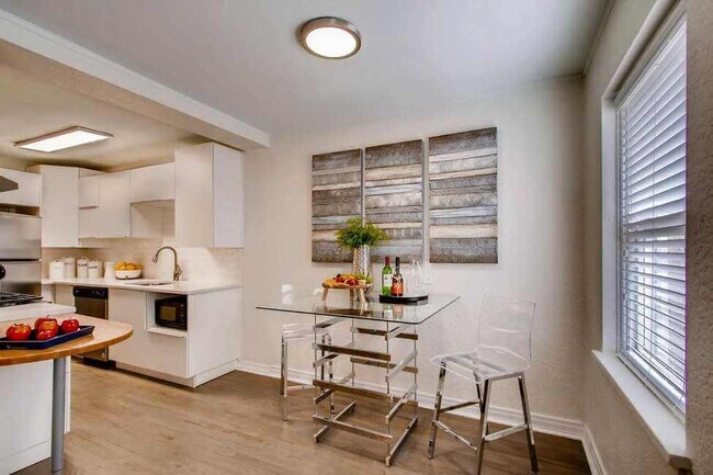 Foto del edificio - 233 E 7th Ave