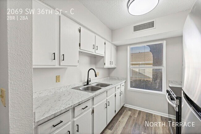 Foto del edificio - 2069 SW 36th St