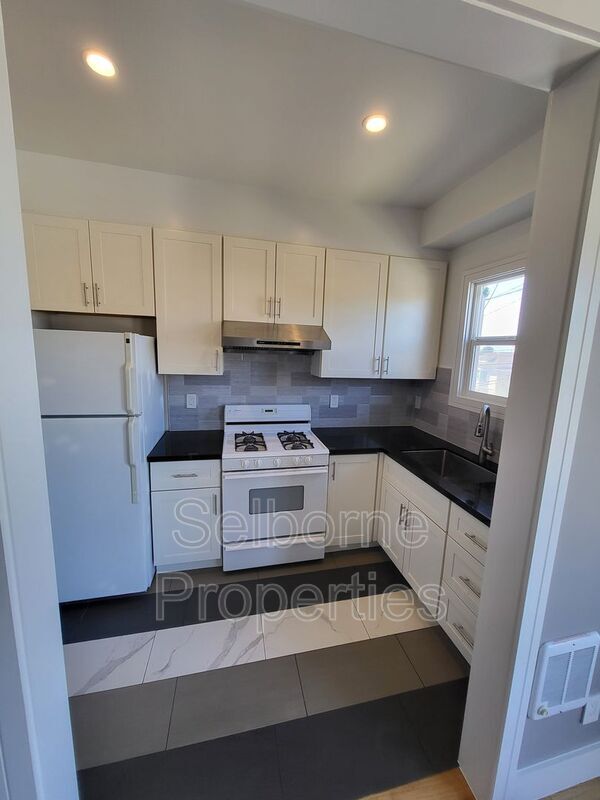 Building Photo - 747 54th St