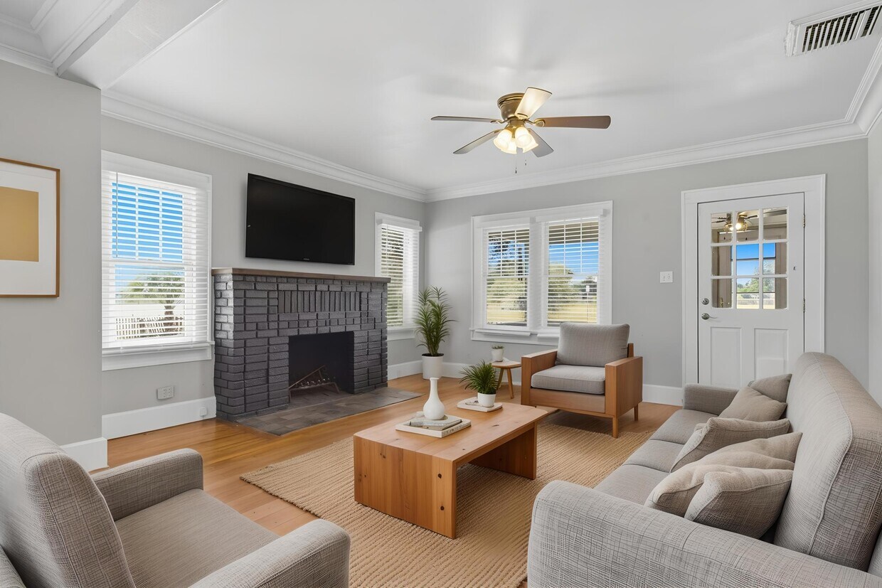 Foto principal - 4701 Haines Rd N