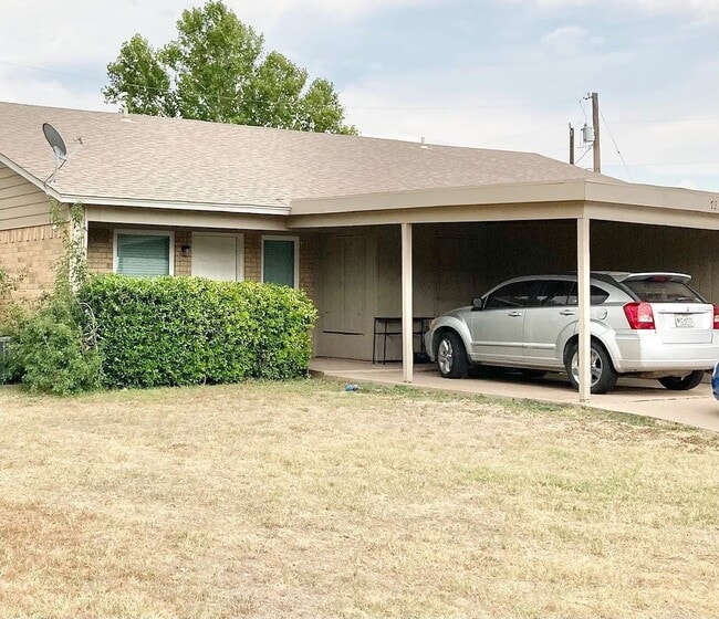 Building Photo - 733 Chaparral Cir