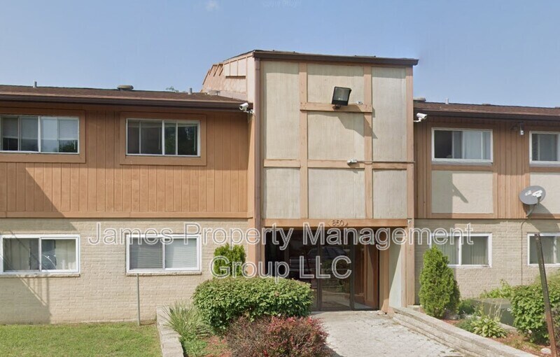 Primary Photo - 860 E Old Willow Rd