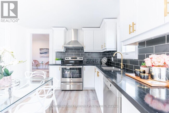 Building Photo - 53 Queenston St
