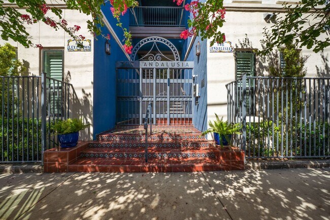 Foto del edificio - Downtown Luxury Condo with Rooftop Views -...