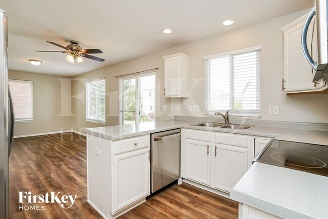 Foto del edificio - 2441 Sierra Springs Drive