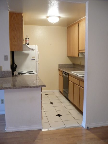 Kitchen - 3604 W Estates Ln